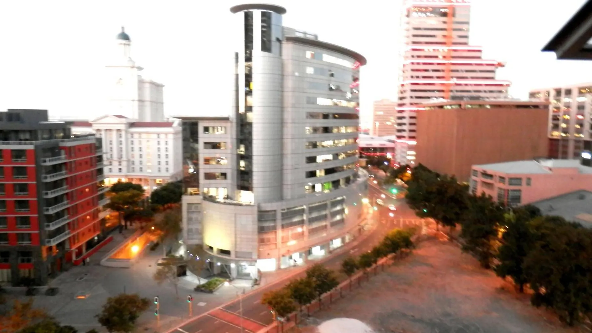 Apartment Full Power, Central, Walk To Restaurants & Waterfront, Pool & Ac Cape Town
