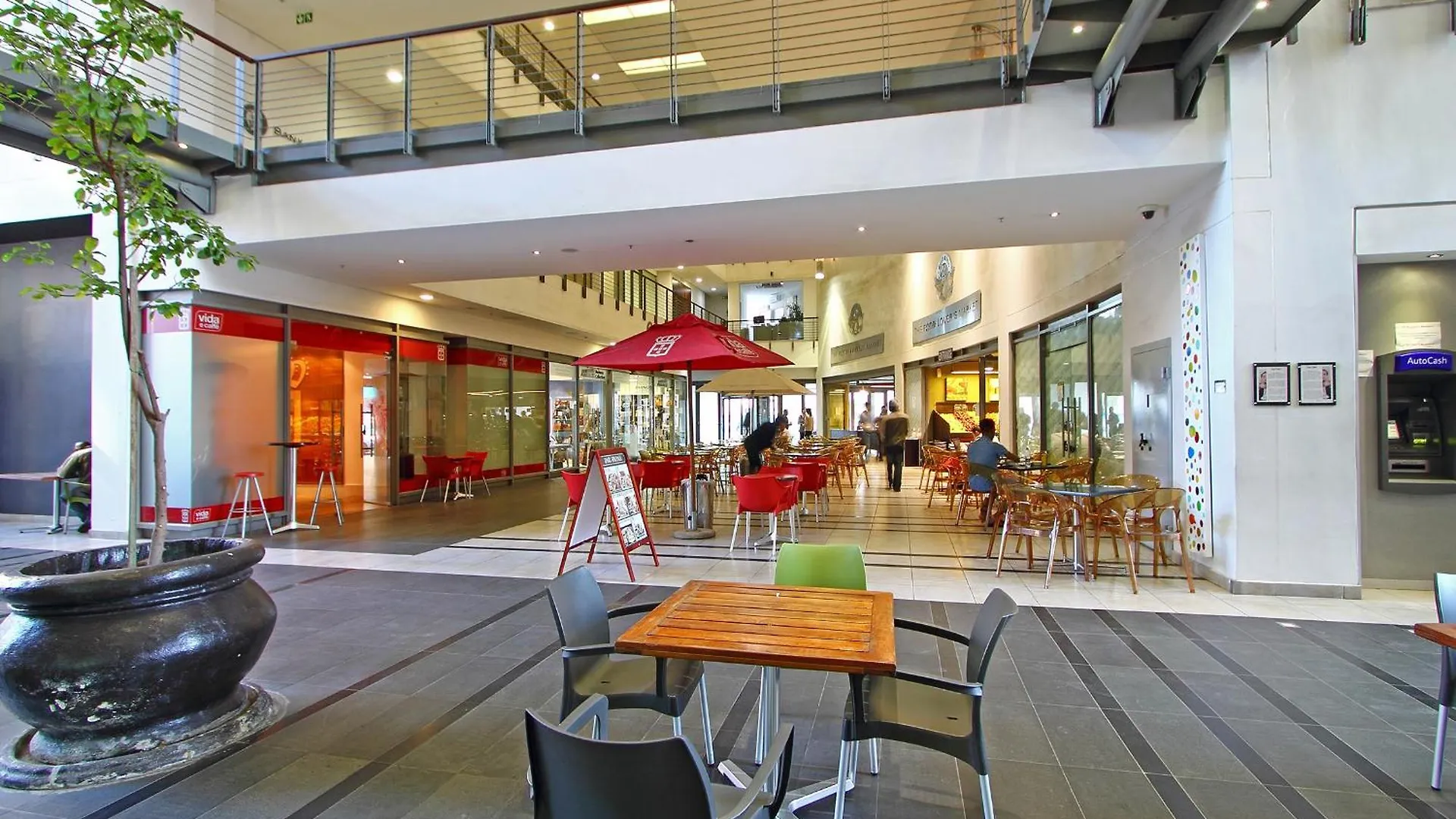 Full Power, Central, Walk To Restaurants & Waterfront, Pool & Ac Cape Town Apartment