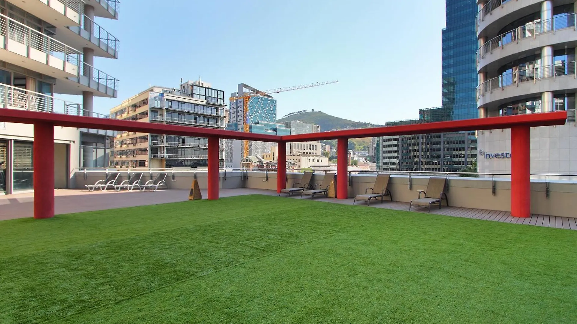 Apartment Full Power, Central, Walk To Restaurants & Waterfront, Pool & Ac Cape Town