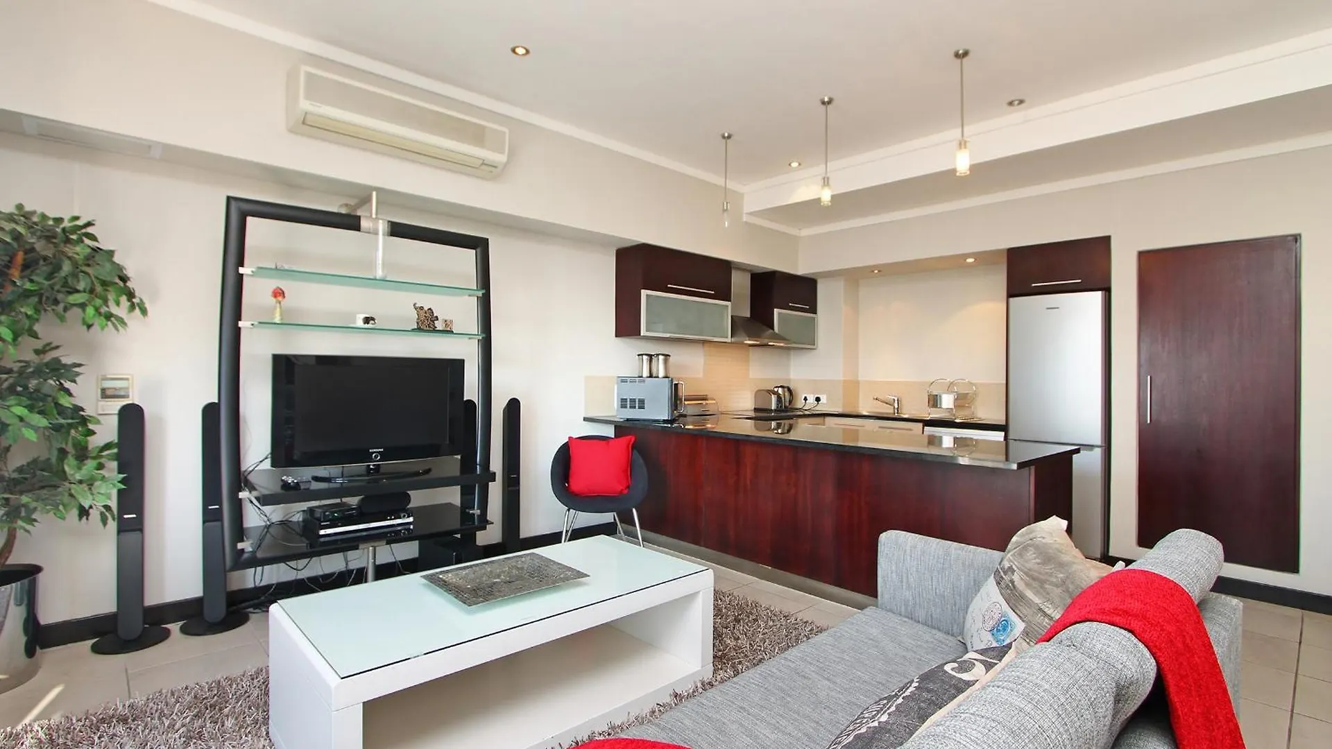Full Power, Central, Walk To Restaurants & Waterfront, Pool & Ac Cape Town 0*,  South Africa